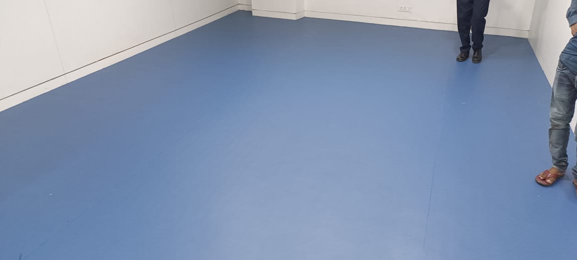 Seamless blue PVC vinyl sports flooring in a multipurpose hall