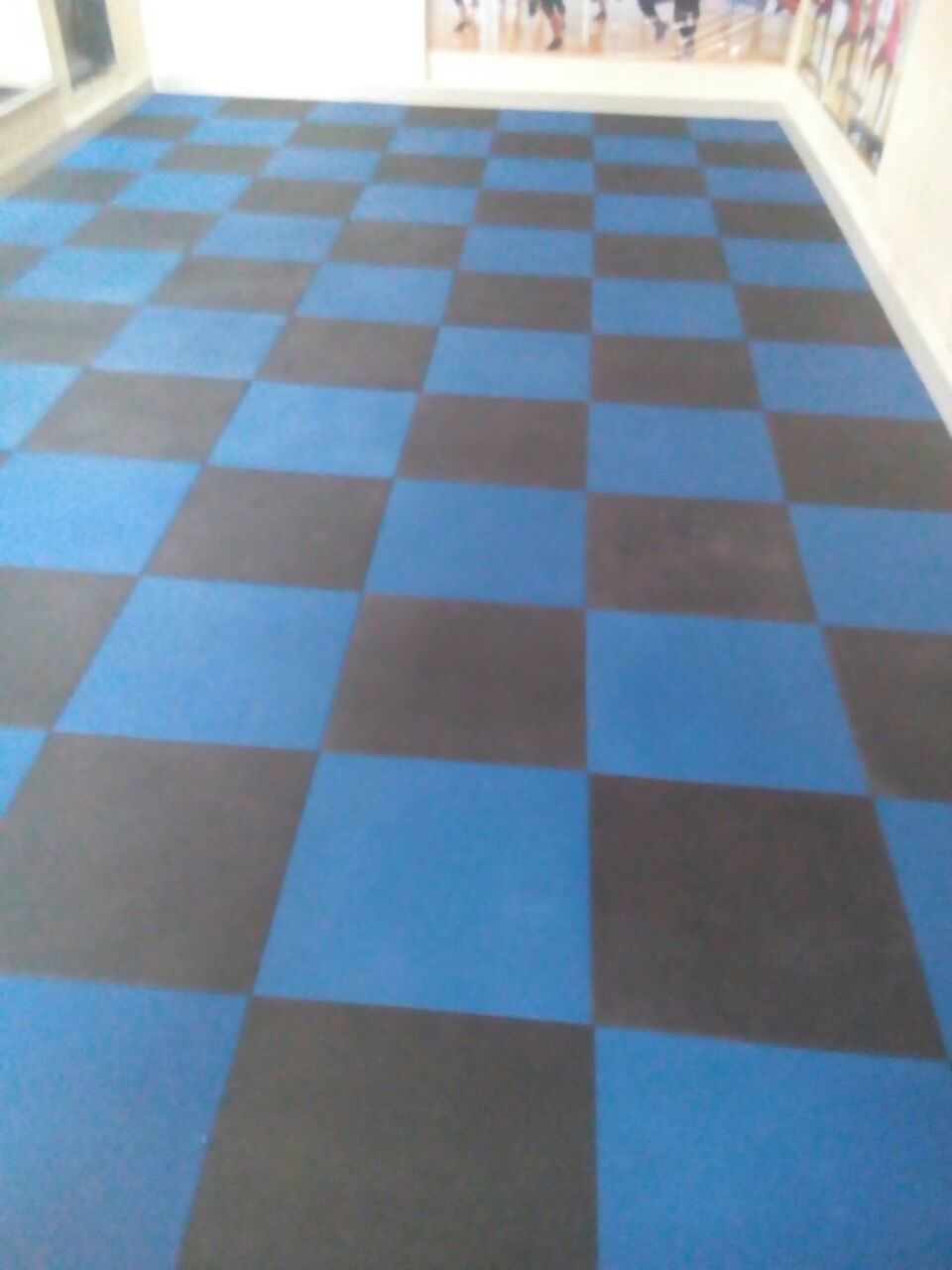 Metallic blue and silver grey square rubber tiles in a training hall