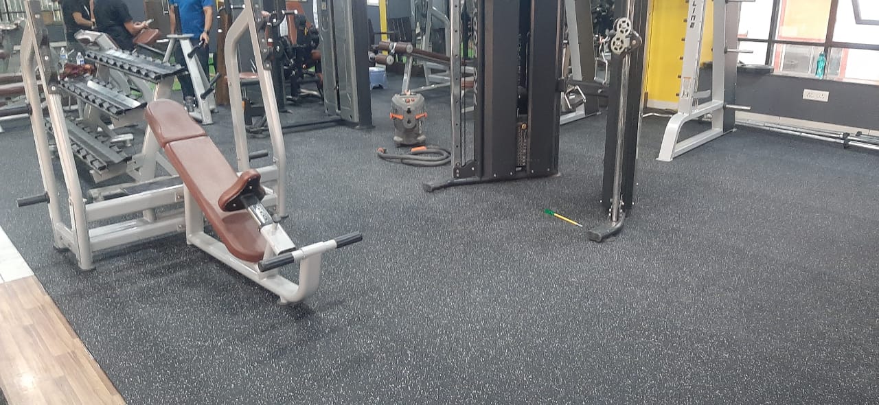 EPDM rubber roll flooring meeting a wooden floor edge in a fitness centre